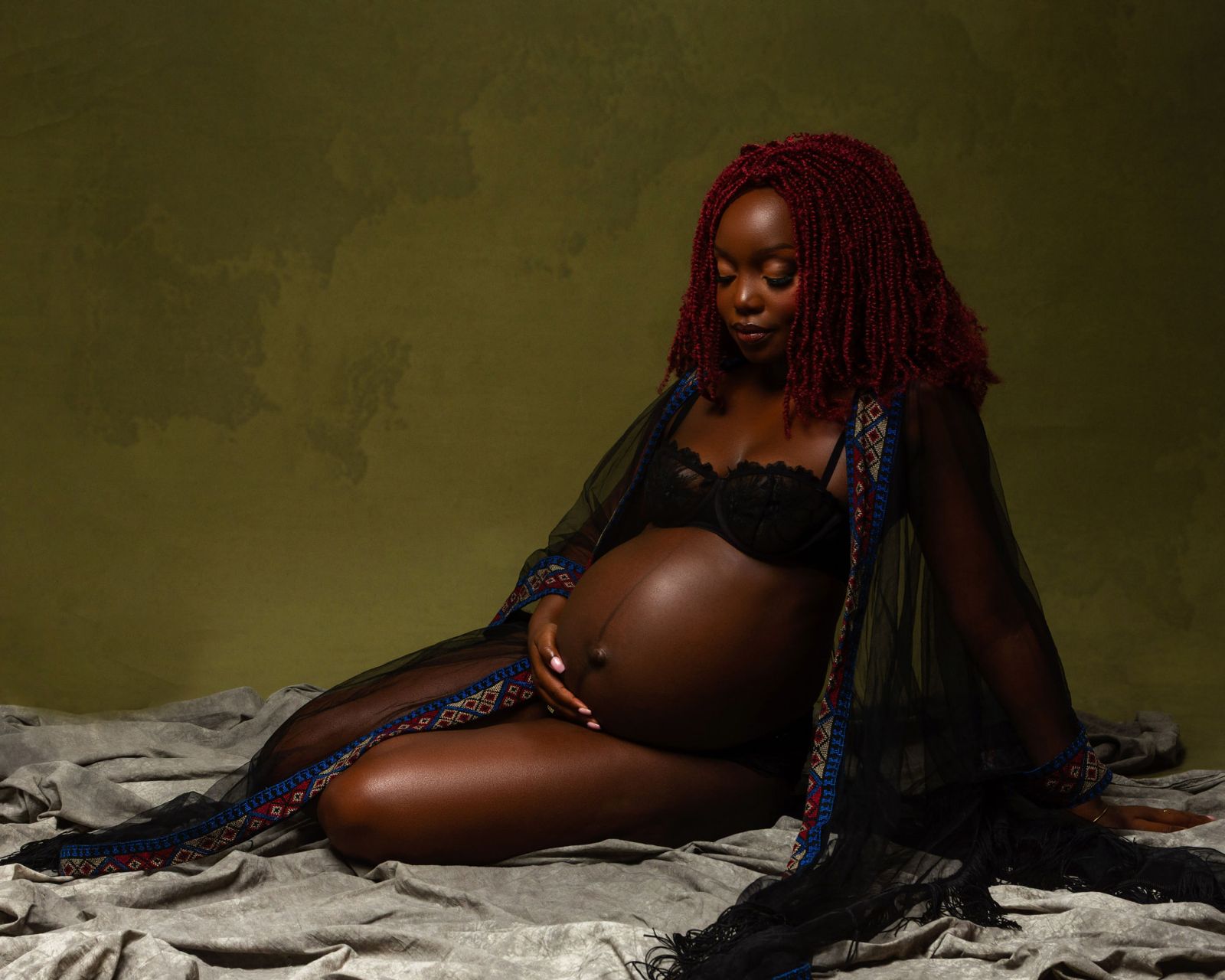 Dossé resting, maternity portrait